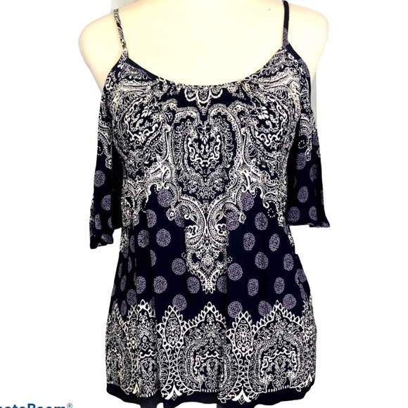Aqua Tops - NWT Aqua | Blue and White Paisley Short Sleeve Top